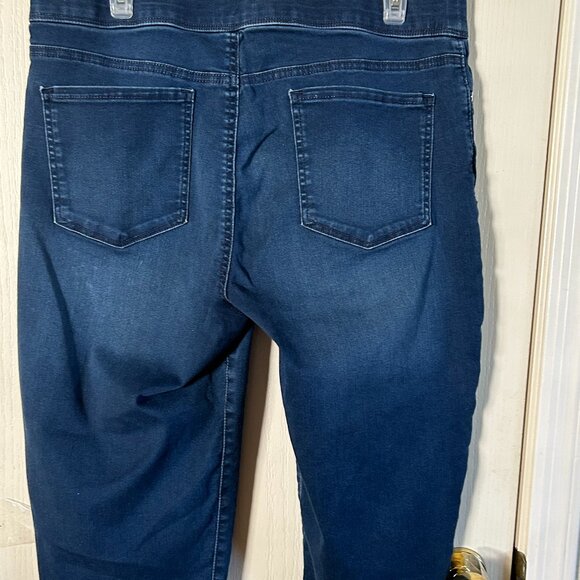 Gloria Vanderbilt Capri Dark Denim, Pull-on, Size 14, metal studs - Picture 4 of 7